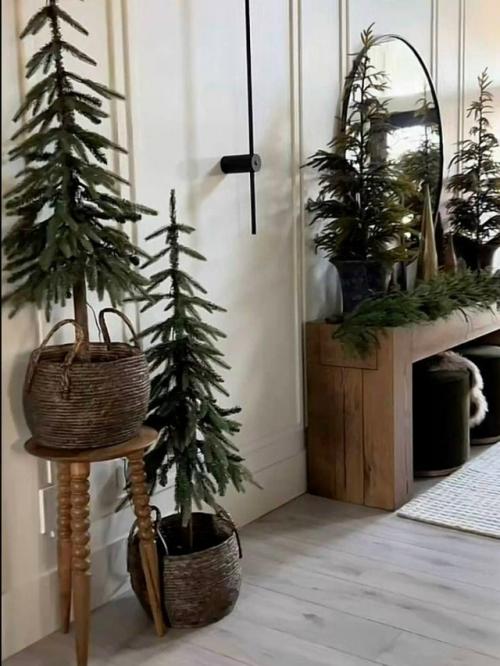 Худая ёлка - тренд - 2026 для маленьких квартир. 01