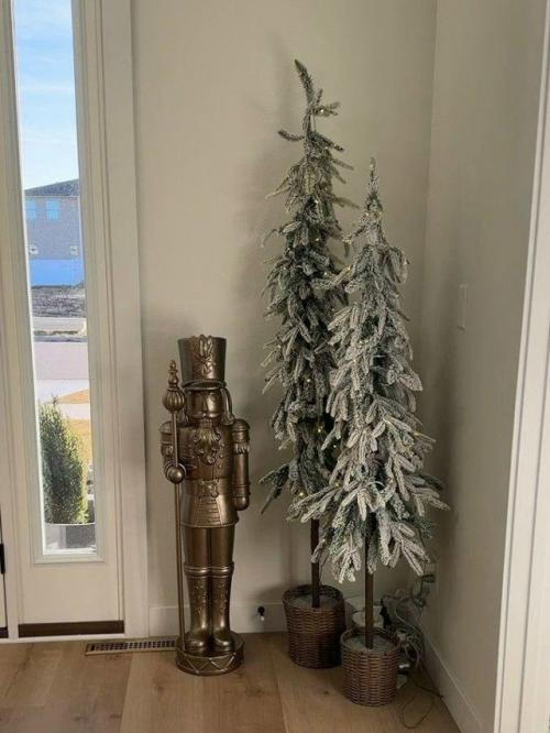 Худая ёлка - тренд - 2026 для маленьких квартир. 02