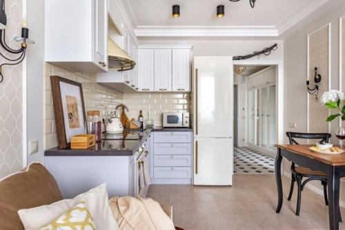 Кухня - гостиная.  Современная классика в интерьере кухни.