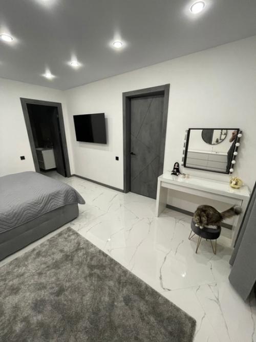 Ну, конечно, в таком доме все бы согласились жить) это однозначно лучше квартиры тем более, что дом не маленький, целых 200 кв. 06