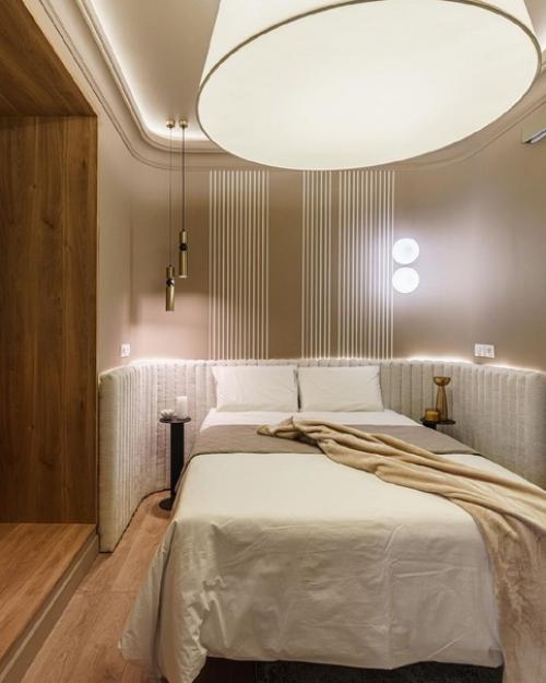 Какая тёплая и уютная спальня получилась.