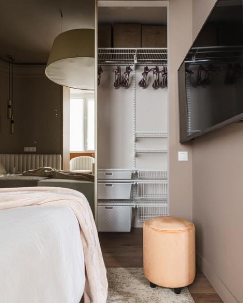 Какая тёплая и уютная спальня получилась. 07