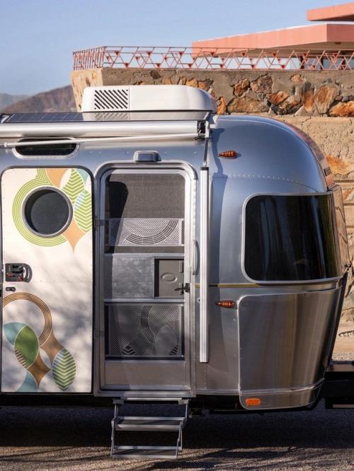 Интерьер без нейтрального - когда цвет всё решает. 02