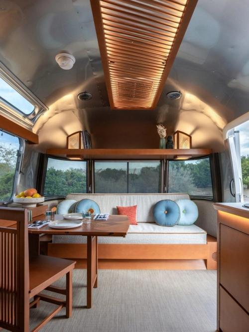 Интерьер без нейтрального - когда цвет всё решает. 03