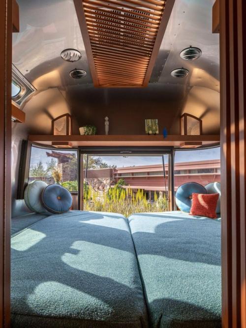 Интерьер без нейтрального - когда цвет всё решает. 04