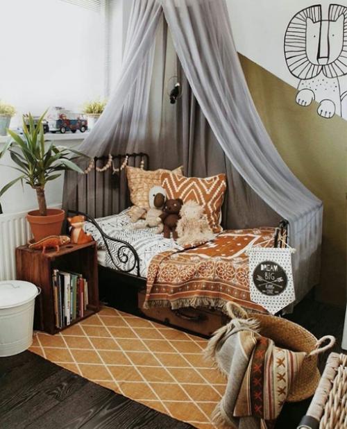 Какое приятное оформление стены в детской. 02