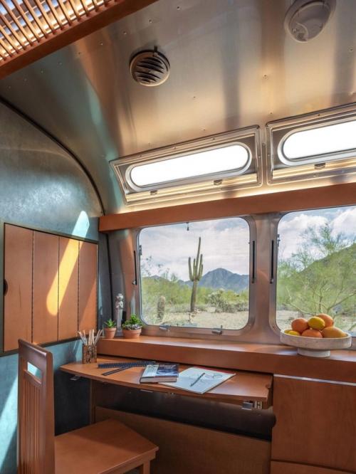 Интерьер без нейтрального - когда цвет всё решает. 06