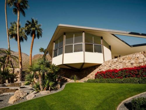 Дом, в котором Элвис Пресли провёл медовый месяц - теперь с обновлённым интерьером. 01