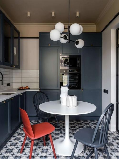 Интерьер, объединяющий различные стили и элементы с модной палитрой, создает эклектичный дизайн, отражающий смелость и творчество. 01