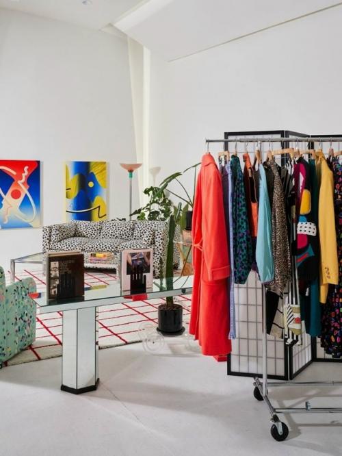 Лофт в Лос-анджелесе, в котором живут основатели бренда Asparagus, стал отражением их творческого подхода к жизни. 02