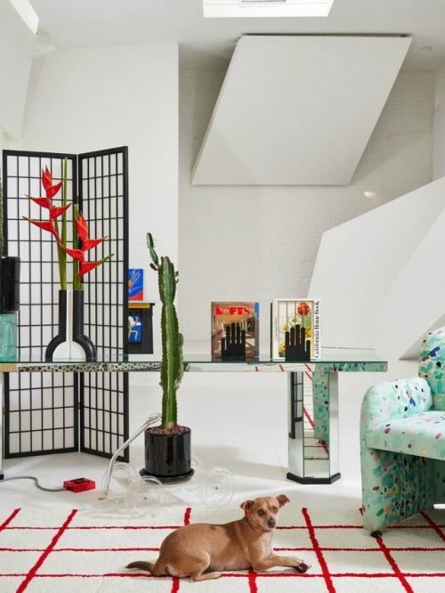 Лофт в Лос-анджелесе, в котором живут основатели бренда Asparagus, стал отражением их творческого подхода к жизни. 03