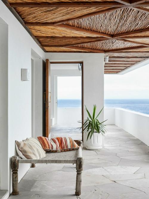 Вилла 1960-х годов на острове Икария обрела новую жизнь после двухлетней реставрации. 03