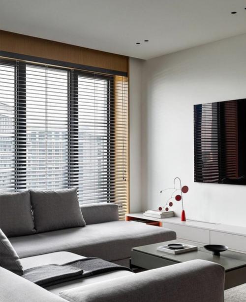 Французский дизайнер интерьеров Фабрис Жуан украсил комнаты этой парижской квартиры яркой геометрией в духе 1970-х. хозяева - американская пара. 02