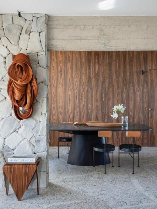 Необработанный камень в интерьере всегда сильное впечатление производит. 09