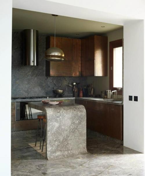 Дом на Сицилии стал личным пространством для творчества и отдыха, созданным в гармонии с природой. 05