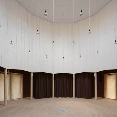 Церковь в районе северной гавани Копенгагена выделяется необычной геометрией - её главный зал выполнен в форме двенадцатиугольника. 05