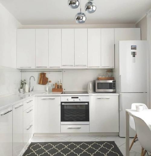 Наша квартира в белом цвете весь ремонт делали своими руками, дизайн тоже свой. 01