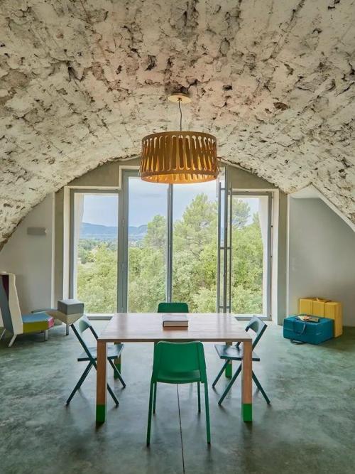 Необработанный камень в интерьере всегда сильное впечатление производит. 07