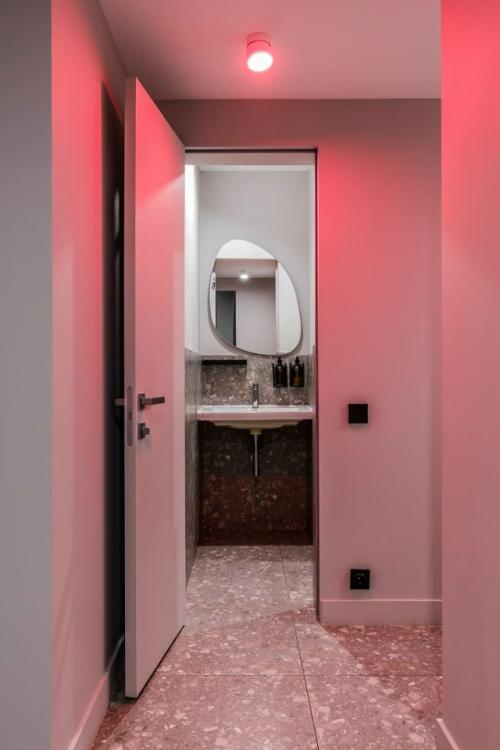 Этот интерьер построен на ощущениях - чистоте, свете и внутреннем спокойствии. 06