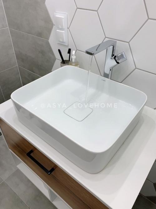 Даже не знаю, что тут больше заслуживает внимания: котейка или caнyзeл. 01