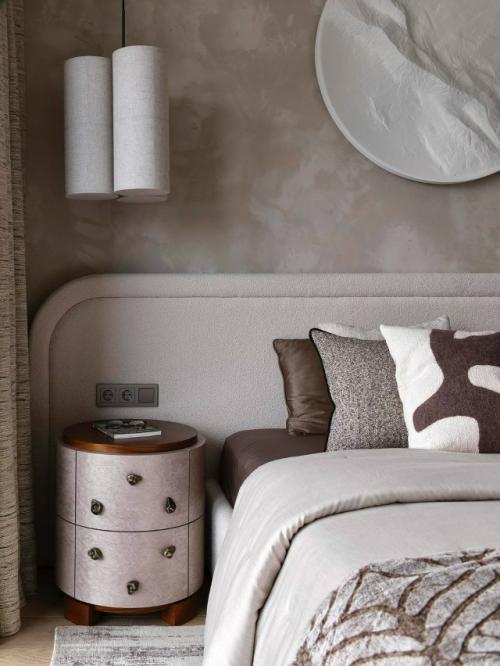 Заказчица - юрист с сдержанным характером - обратилась в студию Design is Fine, чтобы превратить квартиру в пространство покоя и восстановления. 04