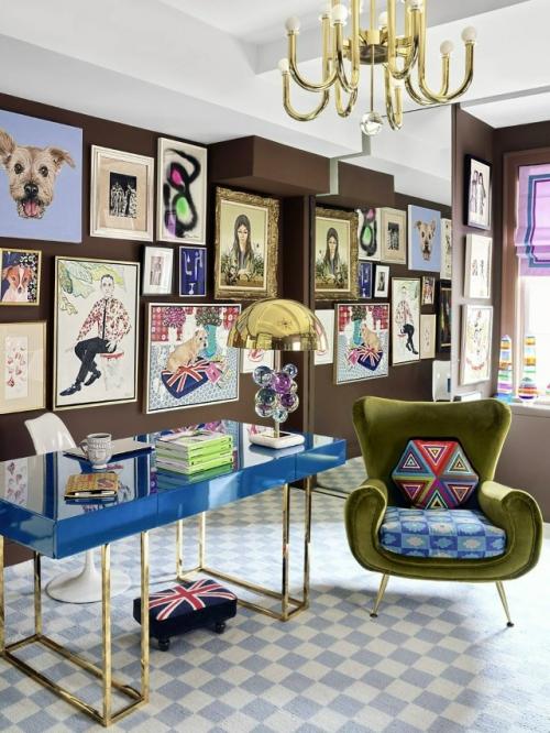 Американский дизайнер Джонатан Адлер несколько лет назад полностью переосмыслил свою квартиру в Гринвич - виллидж, где живёт уже более 25 лет. 01