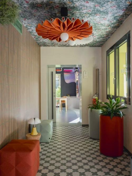 В Римини появился необычный дизайнерский отель Mode, открытый на месте старого здания Arlesiana. 01