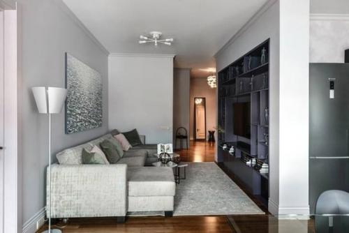 Строгий стиль интерьера с преобладанием серых и черных оттенков. 05