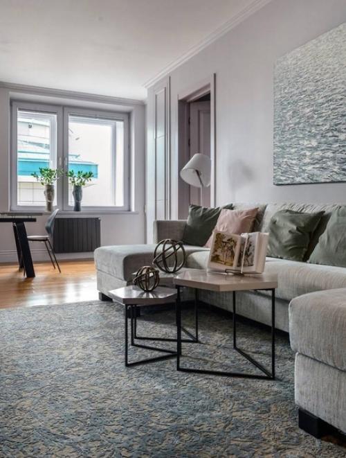 Строгий стиль интерьера с преобладанием серых и черных оттенков. 07