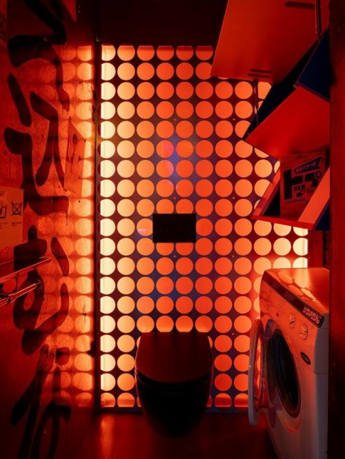 Провода, неон и граффити - именно так выглядит новое кафе в Перми, созданное бюро Неарт. 07