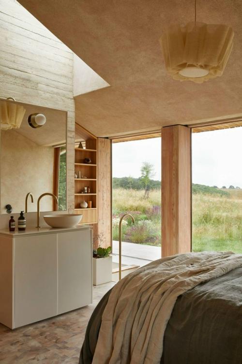 Крафтовый модернизм в интерьере - это баланс между грубостью формы и теплом ручной работы. 07