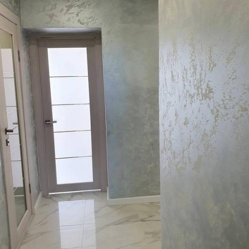 Обновили прихожую.  Решили использовать фактурную штукатурку, а не обои, как всегда. 02