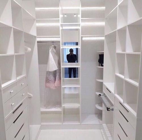 Идея организации пространства в гардеробной.