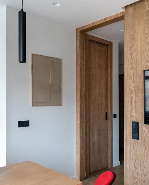 Дизайнеры студии Flatforfox спроектировали маленькую квартиру, в доме 1961 года. 01