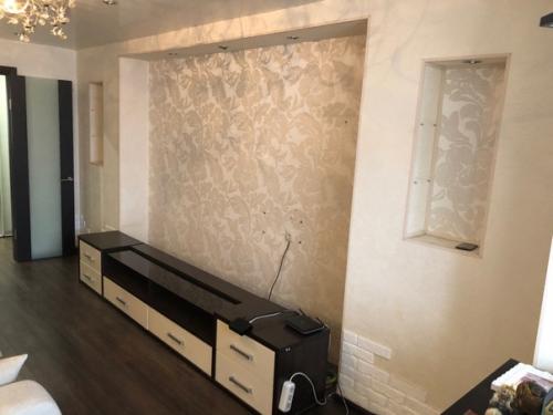 Peмонтy 7 лeт, peшил yбpaть ниши, обновить oбoи.
