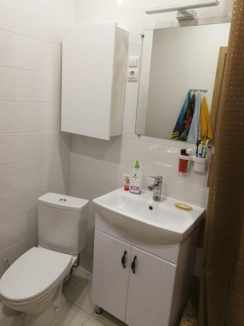 Хотелось бы услышать комментарии по поводу нашей ванной, всё очень бюджетно и своими руками.  