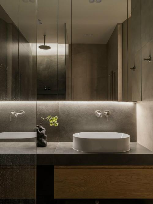 Дизайнер Жанна денишева создала спокойное и универсальное пространство для молодой семьи, построенное на лаконичной и выдержанной палитре. 03