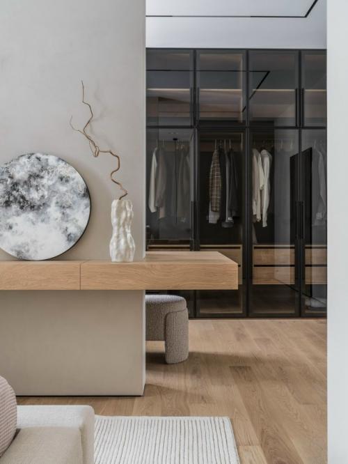 Дизайнер Жанна денишева создала спокойное и универсальное пространство для молодой семьи, построенное на лаконичной и выдержанной палитре. 05