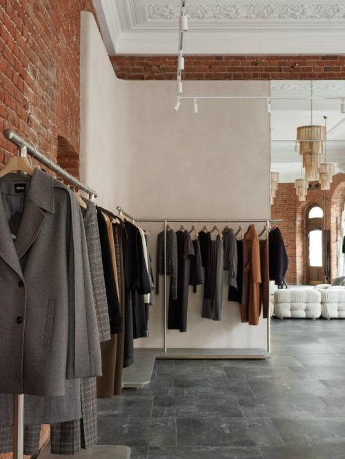 Дизайнер Ксения Новикова оформила флагманский бутик Landscape, гармонично вписав его в архитектуру дома начала ХХ века. 01