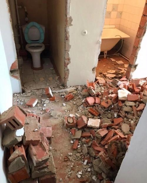 Капитальный ремонт в ванной комнате и санузле.