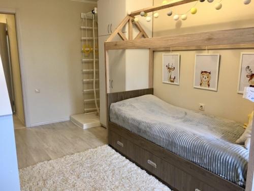 Сделали ремонт в комнате сыну. 03