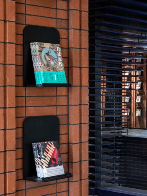 Огромная черная лестница и 400 000 кирпичей: книжный магазин в Китае. 05