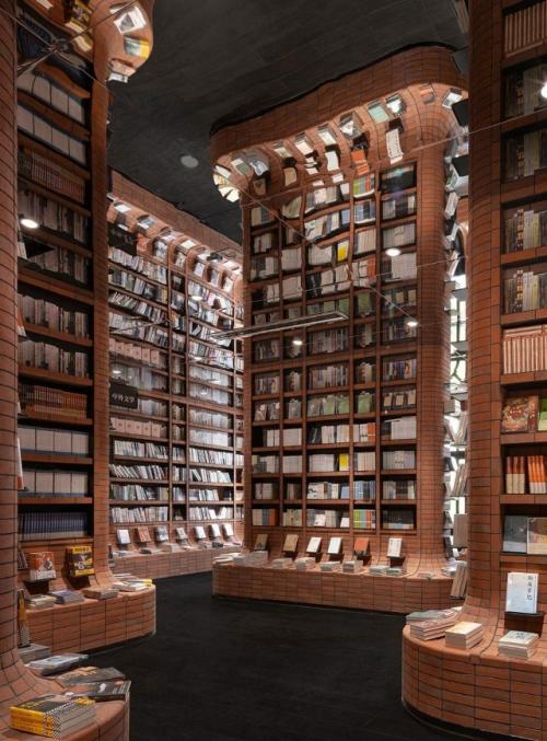 Огромная черная лестница и 400 000 кирпичей: книжный магазин в Китае. 02