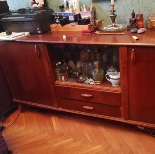 Вот вам ещё один замечательный образец преображения старой мебели.