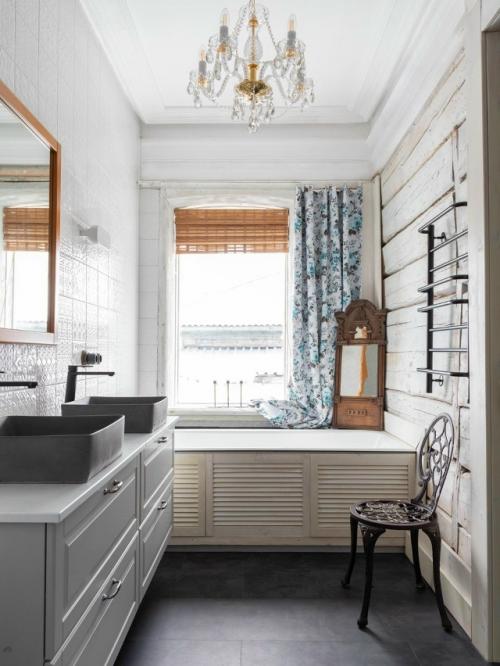 Архитектор Никита Жиляков приобрёл в Сысерти бревенчатый дом на кирпичном цоколе, ранее принадлежавший купцам ширыкаловым. 03