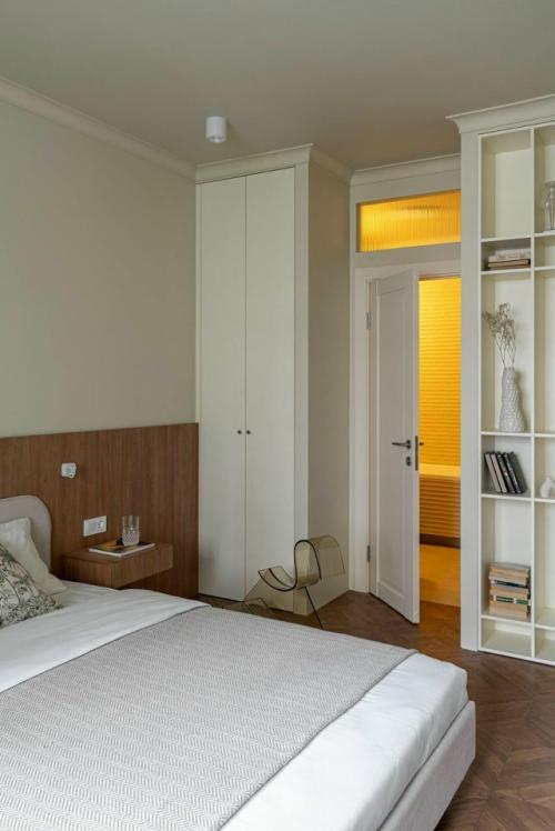 Марьям и Антон Разуваевы создали спокойный, минималистичный интерьер, который остаётся визуально интересным и функциональным. 01