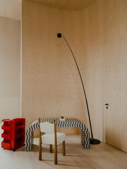 Главная особенность этой квартиры - потолки высотой почти пять метров. 05 Главная особенность этой квартиры - потолки высотой почти пять метров. 05