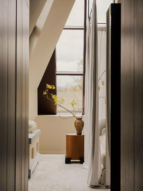 Главная особенность этой квартиры - потолки высотой почти пять метров. 04 Главная особенность этой квартиры - потолки высотой почти пять метров. 04