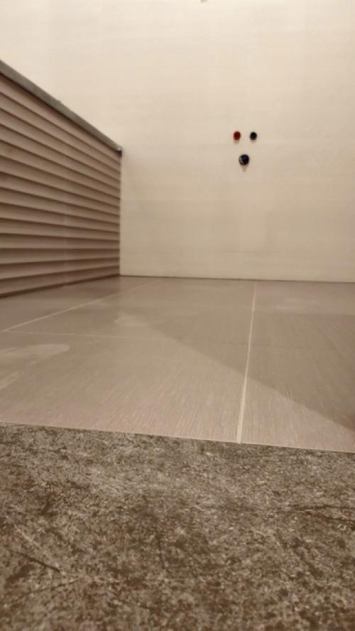 Никаких профилей, никаких порожков, ничего лишнего. 06