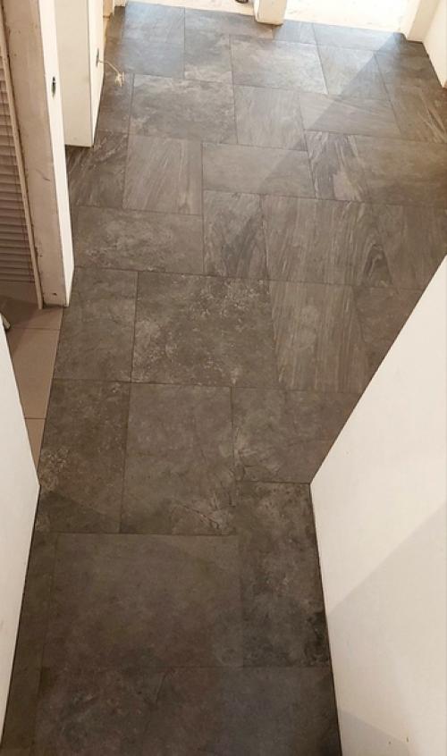 Никаких профилей, никаких порожков, ничего лишнего. 08